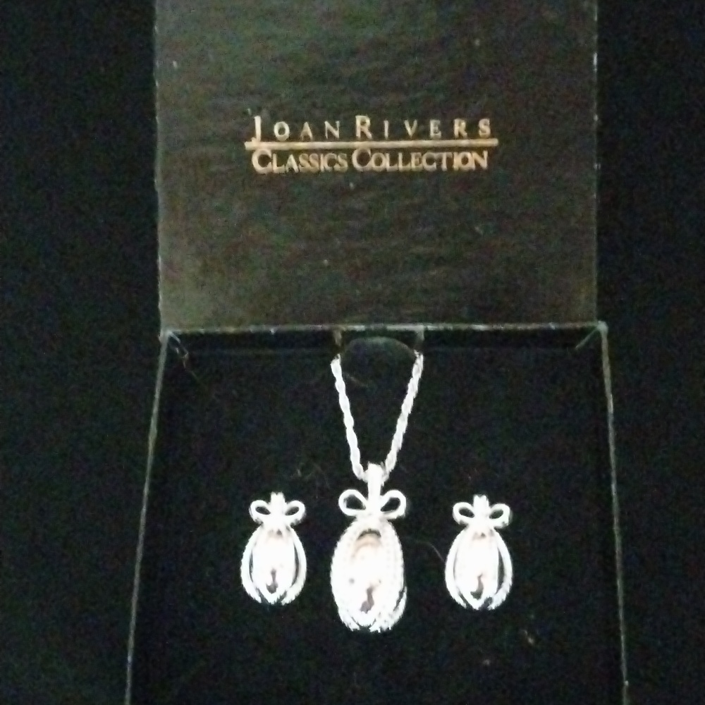 Vintage Elegant Joan Rivers Silver Necklace With Earrings Set